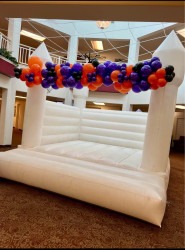 IMG 0082 1748381153 White bounce house 10x10