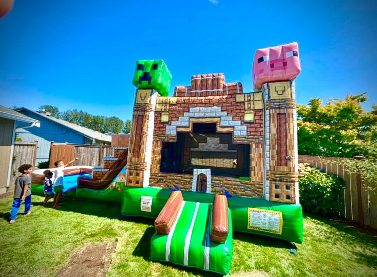 Minecraft bounce house combo